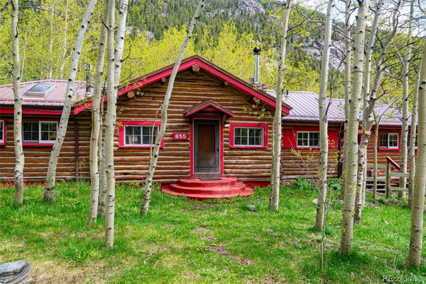 Exterior, Facade, Log Home
