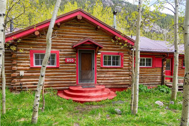 Exterior, Facade, Log Home