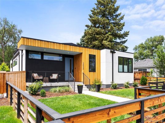 Backyard, Exterior, Facade, Modern
