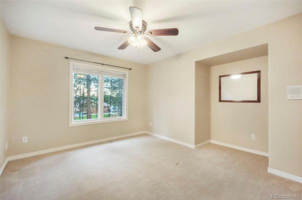 Empty room, Interior