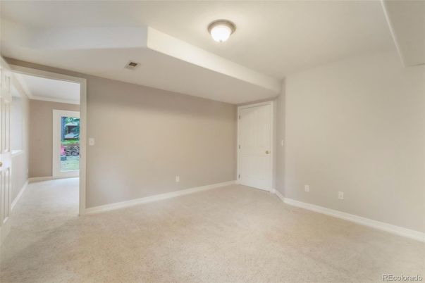 Empty room, Interior