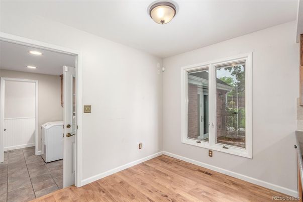Interior, Recessed Lighting, Washer, Wood Texture Flooring