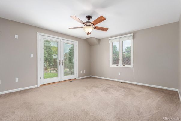 Empty room, Interior