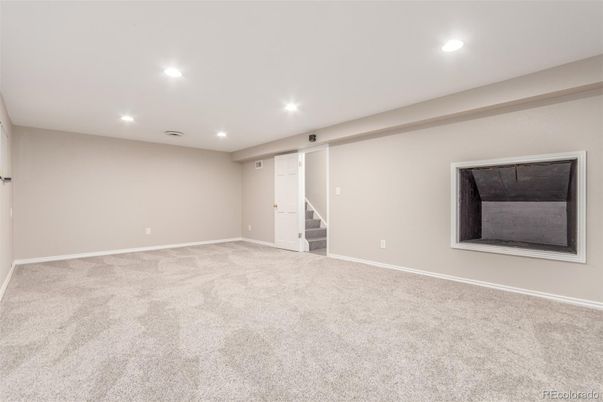 Empty room, Interior, Recessed Lighting