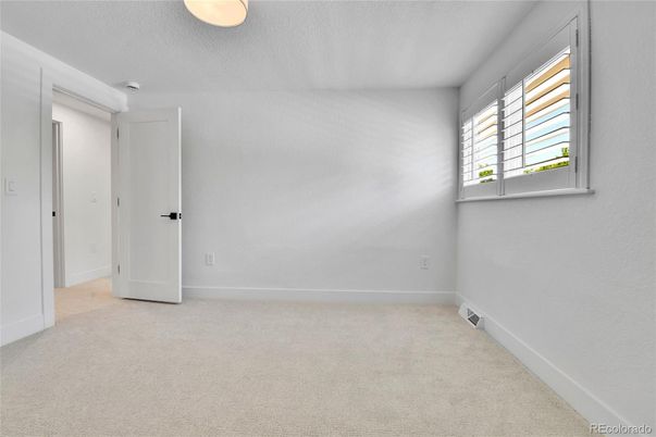 Empty room, Interior