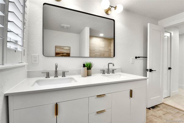 Bathroom, Dual Sink Vanities, Interior