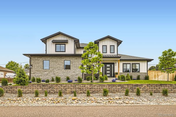 Exterior, Facade, Farmhouse