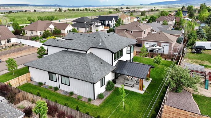 Exterior, Drone