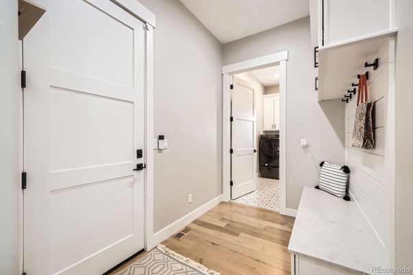 Interior, Recessed Lighting, Washer, Wood Texture Flooring