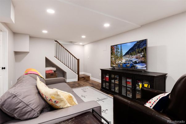 Interior, Recessed Lighting, Wood Texture Flooring