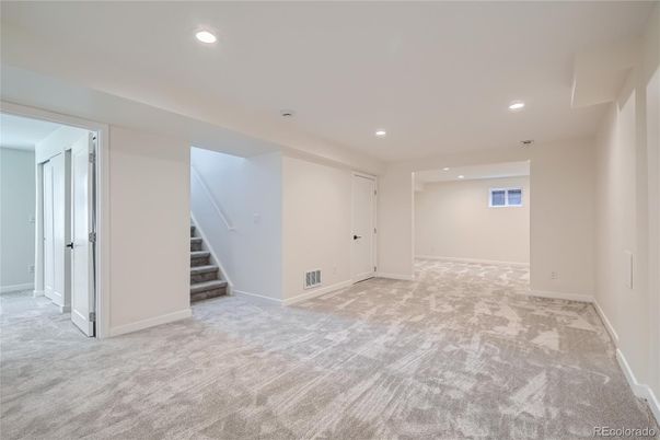 Empty room, Interior, Recessed Lighting
