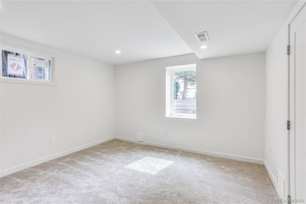 Empty room, Interior, Recessed Lighting