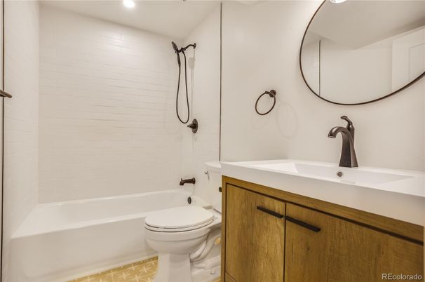 Bathroom, Interior, Recessed Lighting