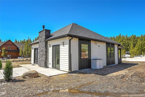 Detached Garage, Exterior