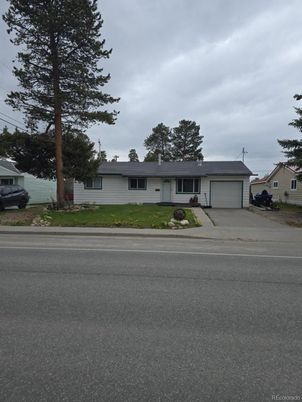 Attached, Exterior, Facade, Ranch