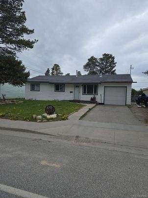 Attached, Exterior, Facade, Ranch