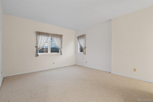 Empty room, Interior