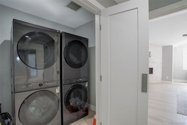 Interior, Utility Closets, Washer, Wood Texture Flooring
