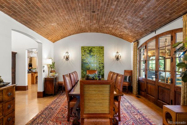 Dining room, Interior