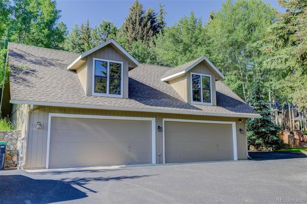 Attached, Exterior, Facade, Ranch