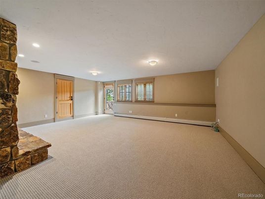Empty room, Interior, Recessed Lighting
