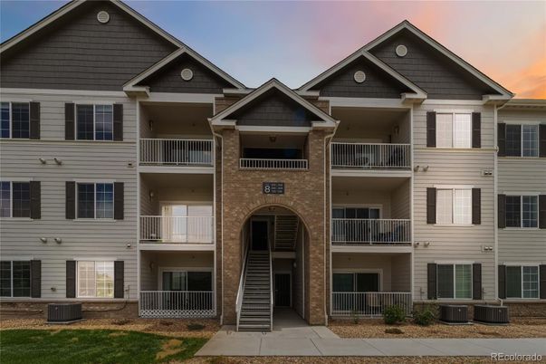 Exterior, Facade, Rowhouse
