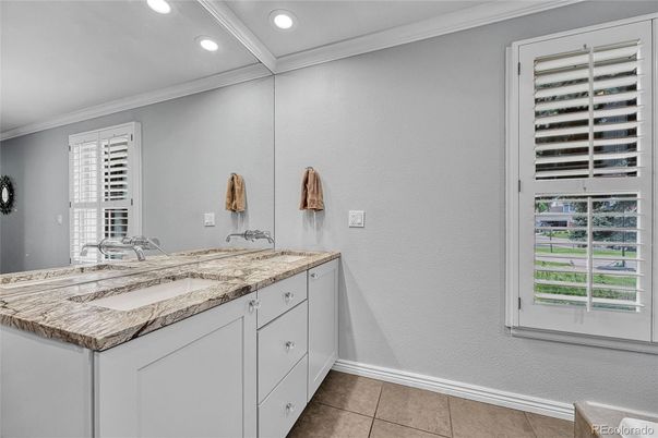 Bathroom, Dual Sink Vanities, Interior, Recessed Lighting