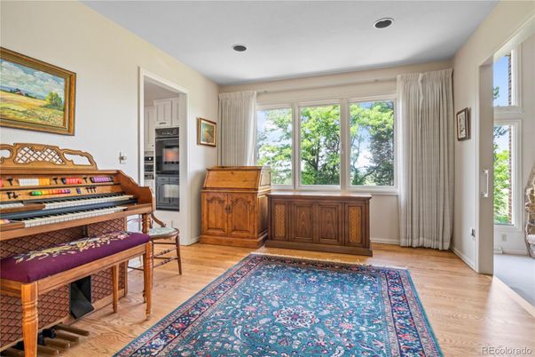 Interior, Piano, Recessed Lighting, Wood Texture Flooring