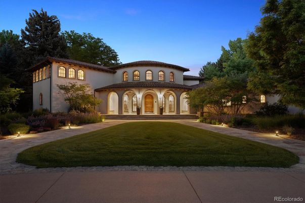 Exterior, Facade, Mediterranean