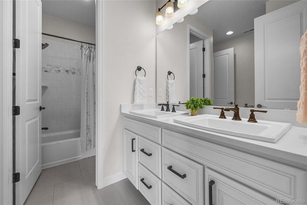 Bathroom, Dual Sink Vanities, Interior, Recessed Lighting