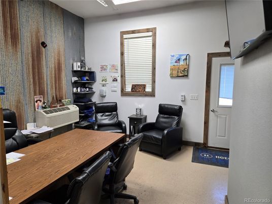 Home Office, Interior