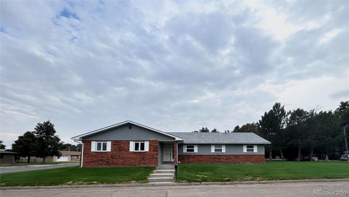 Exterior, Facade, Brick Facade, Ranch