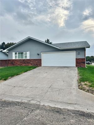 Attached, Exterior, Facade, Brick Facade, Ranch