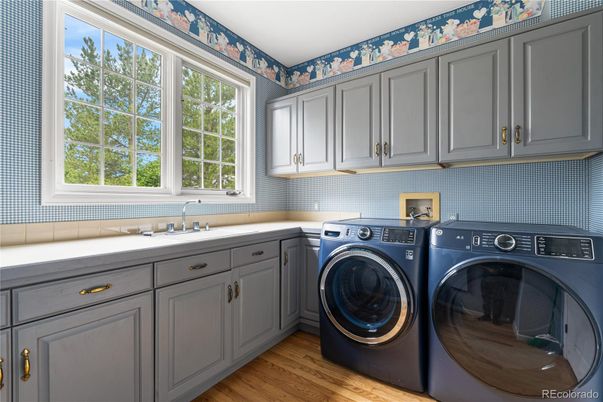 Interior, Washer, Wood Texture Flooring