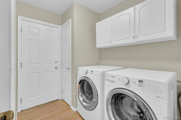 Interior, Washer, Wood Texture Flooring
