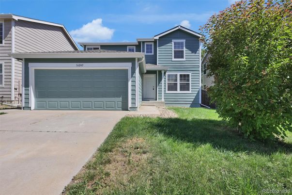 Attached, Exterior, Facade, American Craftsman