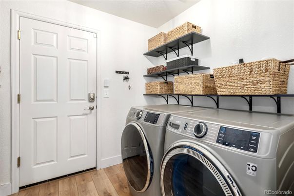 Interior, Washer, Wood Texture Flooring