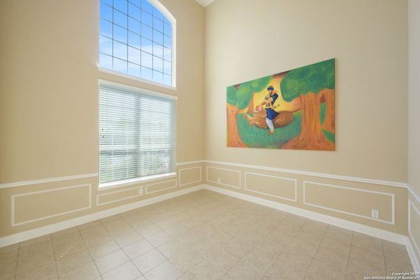 Empty room, Interior