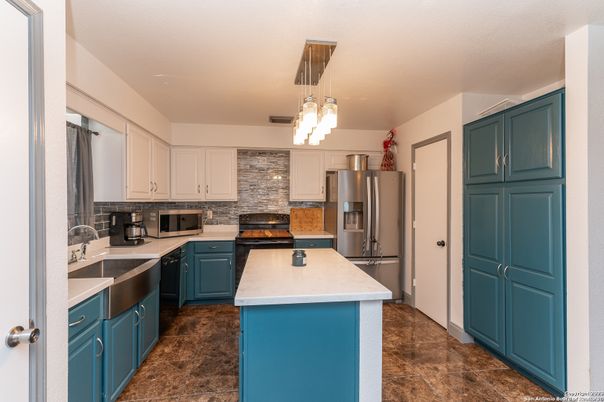 Interior, Kitchen, Pendant Lights, Stainless Steel Appliances