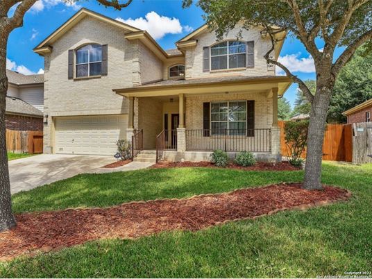 Attached, Exterior, Facade, American Craftsman