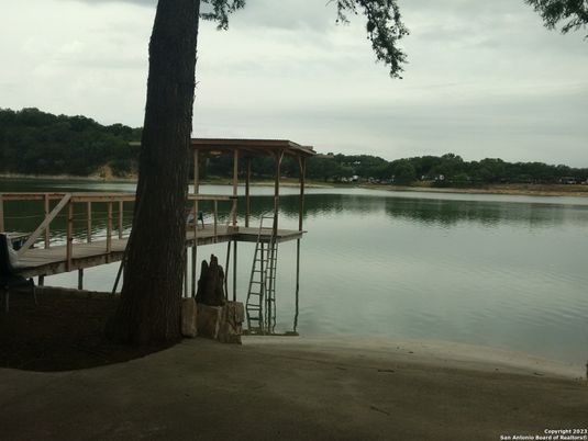 Exterior, Lake