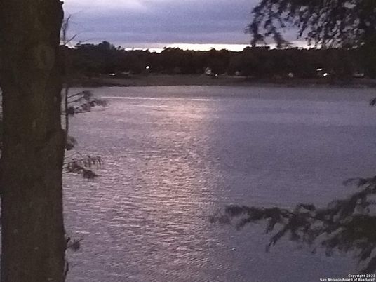 Exterior, Lake