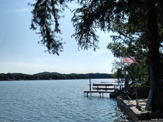 Exterior, Lake