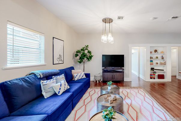 Interior, Living room, Pendant Lights, Wood Texture Flooring