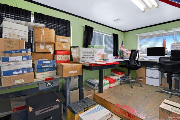 Home Office, Interior