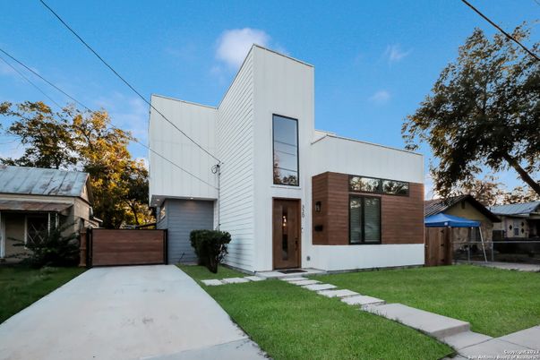 Attached, Backyard, Exterior, Facade, Modern