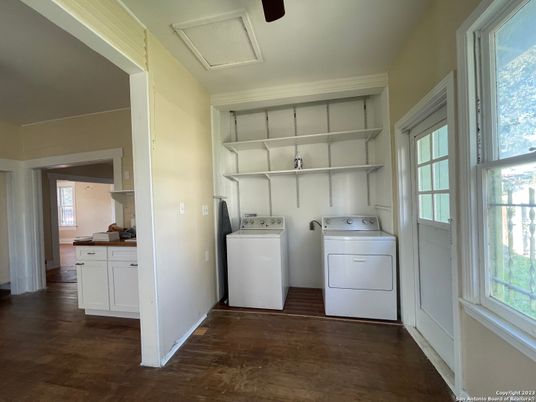 Interior, Washer, Wood Texture Flooring