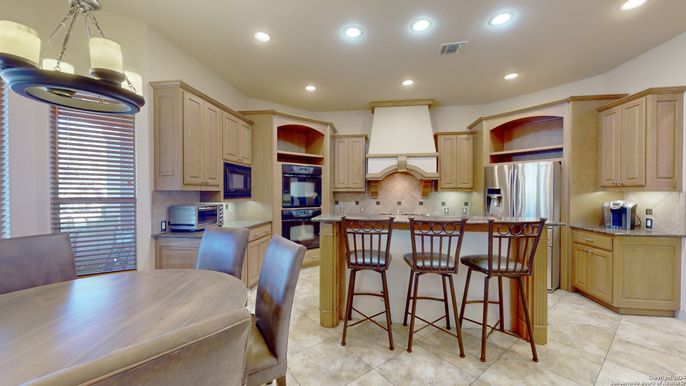 Dining room, Interior, Kitchen, Recessed Lighting, Stainless Steel Appliances