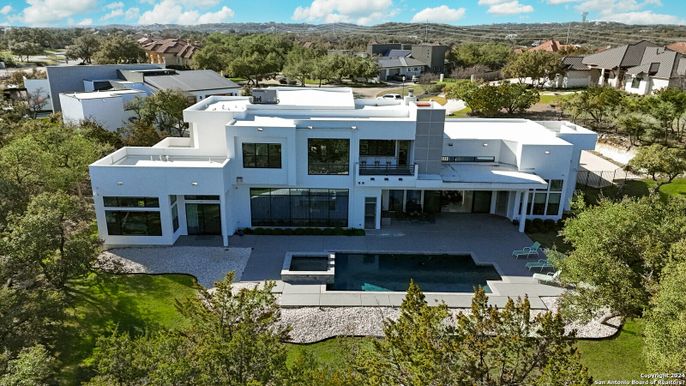 Exterior, Drone