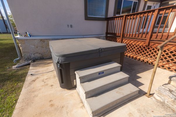 Exterior, Hot Tub